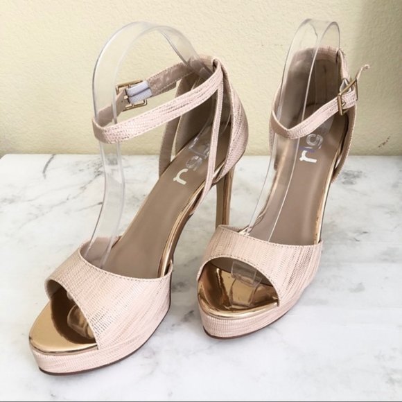 Ankle Strap Elegant Platform Pump - Picture 8 of 9